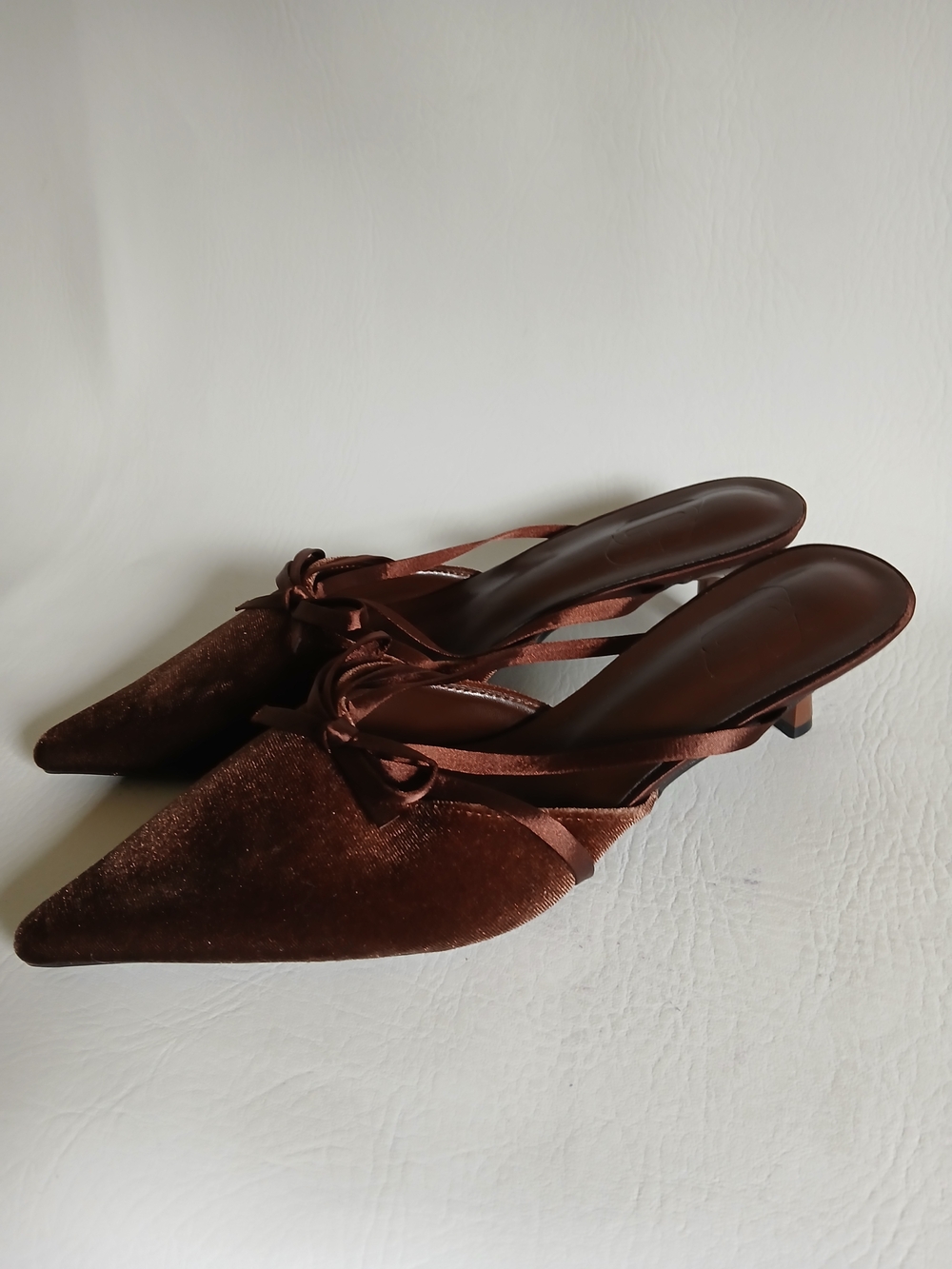 Women's CH Pointed Toe Brown Textured Fabric Mules Kitten Heels Sz8.5M - Picture 13 of 16